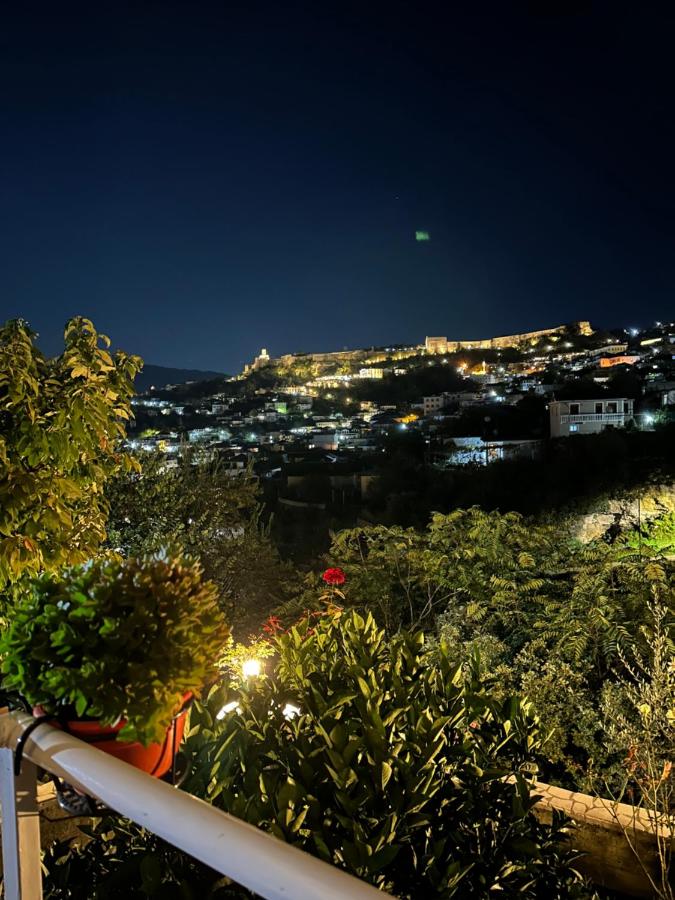 Ilvi Guesthouse - Bed and Breakfast Gjirokastër