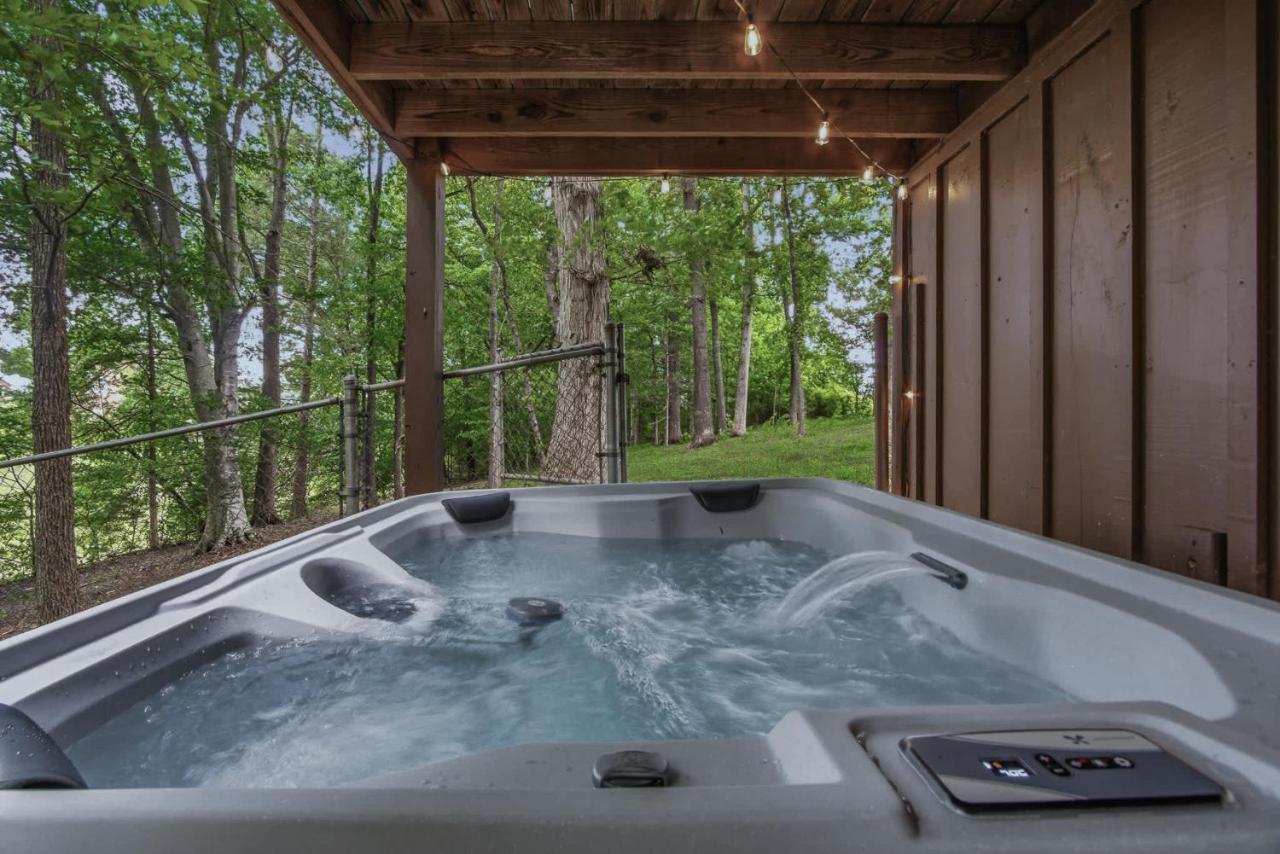 Modern Woodland Retreat Hot Tub Sleeps 8 - Ferienwohnung Sevierville