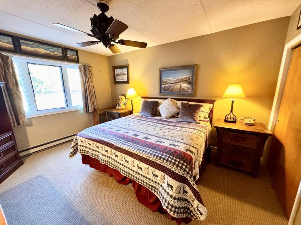 Two Bedroom Apartment with Two Bathrooms Sleeps 8 at Rivergreen Resort - Chambres d'hôtes Lincoln