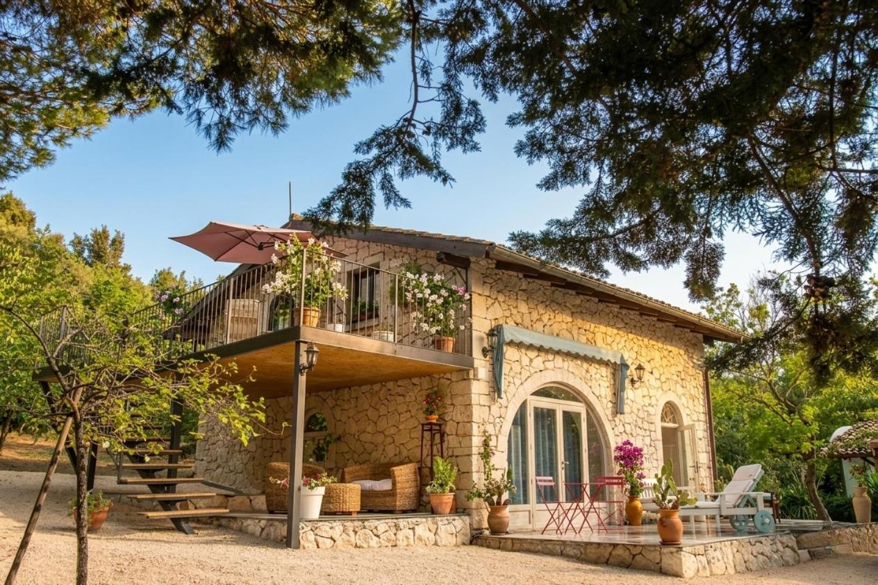 Villa Neli, Palazzolo Acreide, Siracusa, Hot Tub, Wi-Fi & Parking - Chambres d'hôtes Palazzolo Acréide