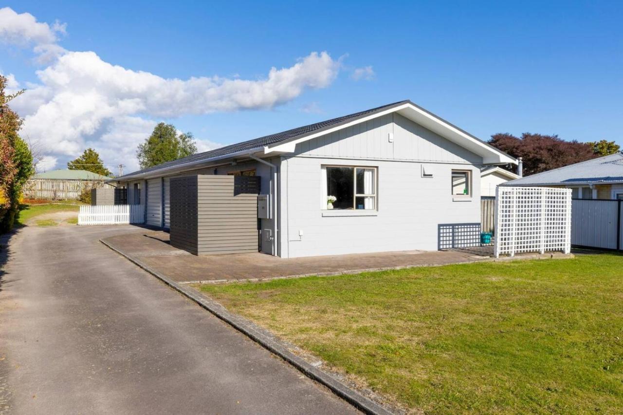 Cozy Retreat 1 - Taupo comfort and convenience with parking - Chambres d'hôtes Taupo