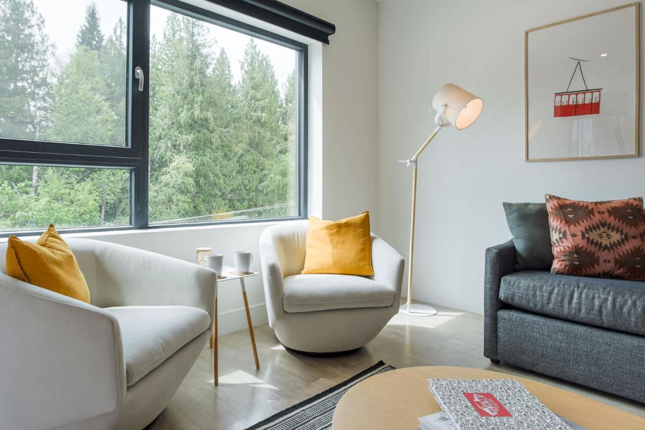 Le Refuge - Revelstoke Condo with Hot Tub - Bed and Breakfast Revelstoke