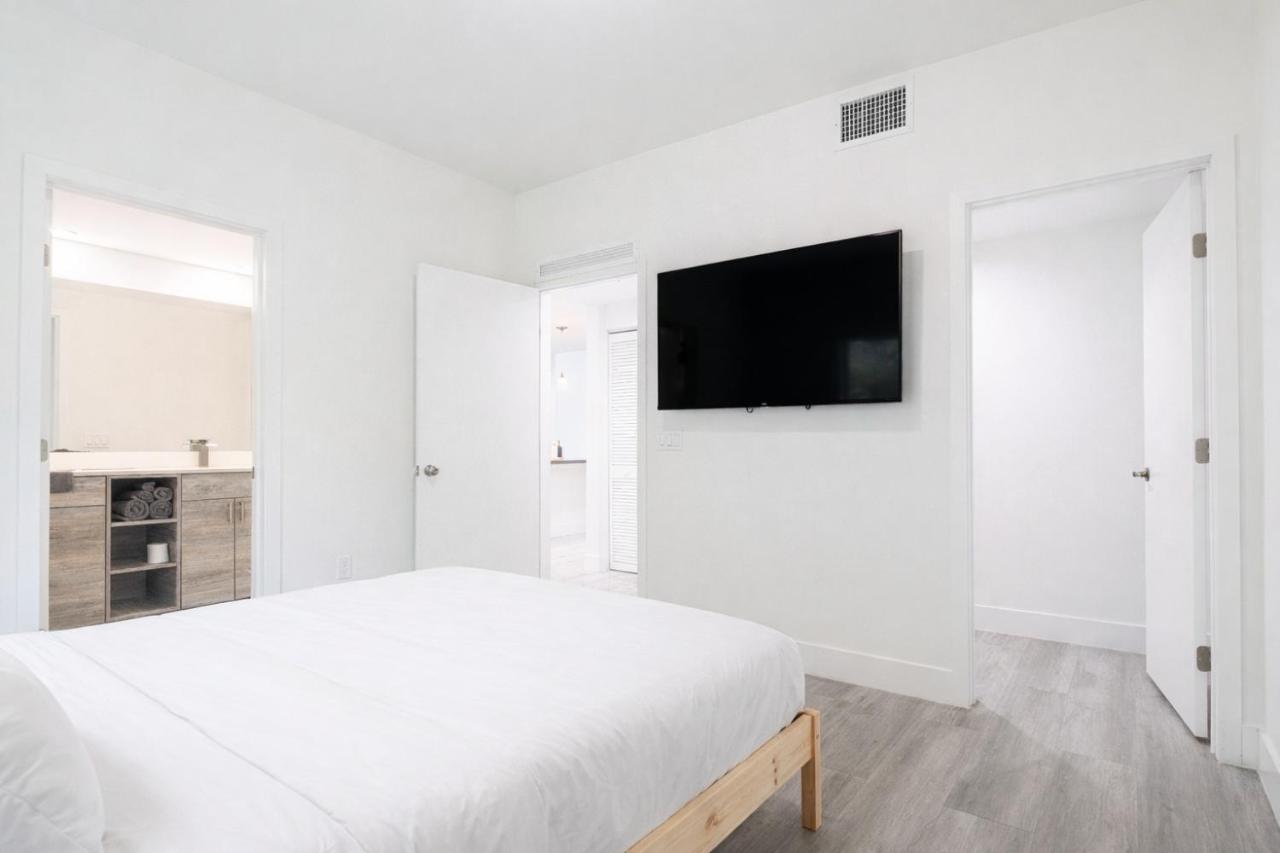 Comfortable 3BR 4 Beds Free Parking Included - B&B Hallandale Beach