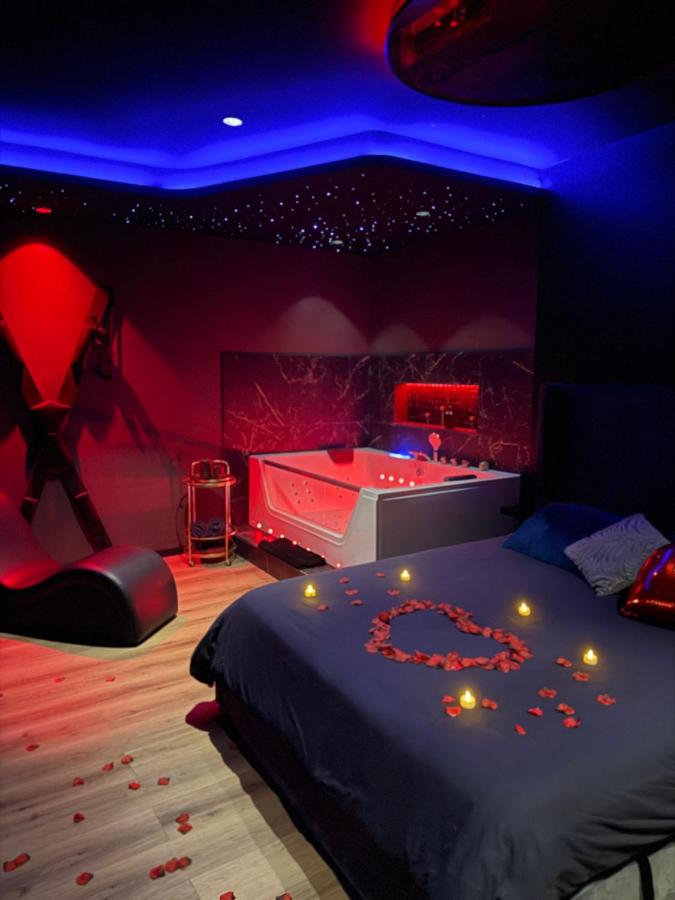 Love Room avec spa - Bed and Breakfast Bourg-Saint-Christophe