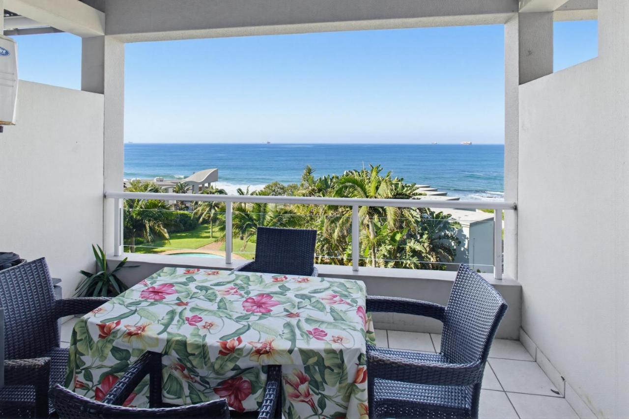 Stunning Umdloti beach flat, pool & sea views - B&B eMdloti