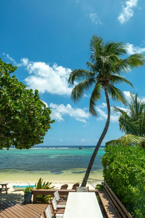 Luxury House On The Beach in The Charming South Sound - Chambres d'hôtes George Town