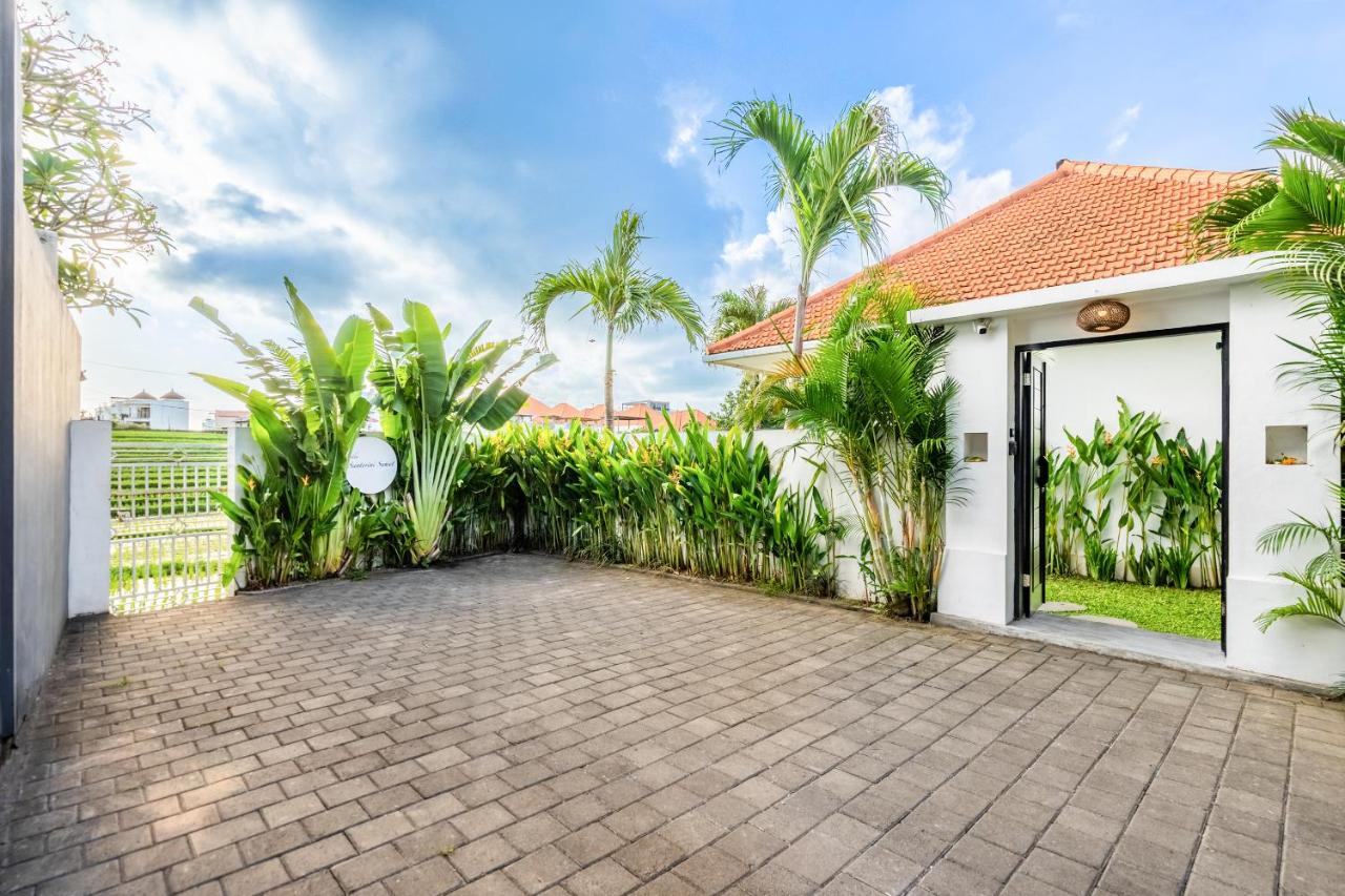 Villa Santorini Sunset 4BR Large Pool and Ricefield view - B&B Canggu