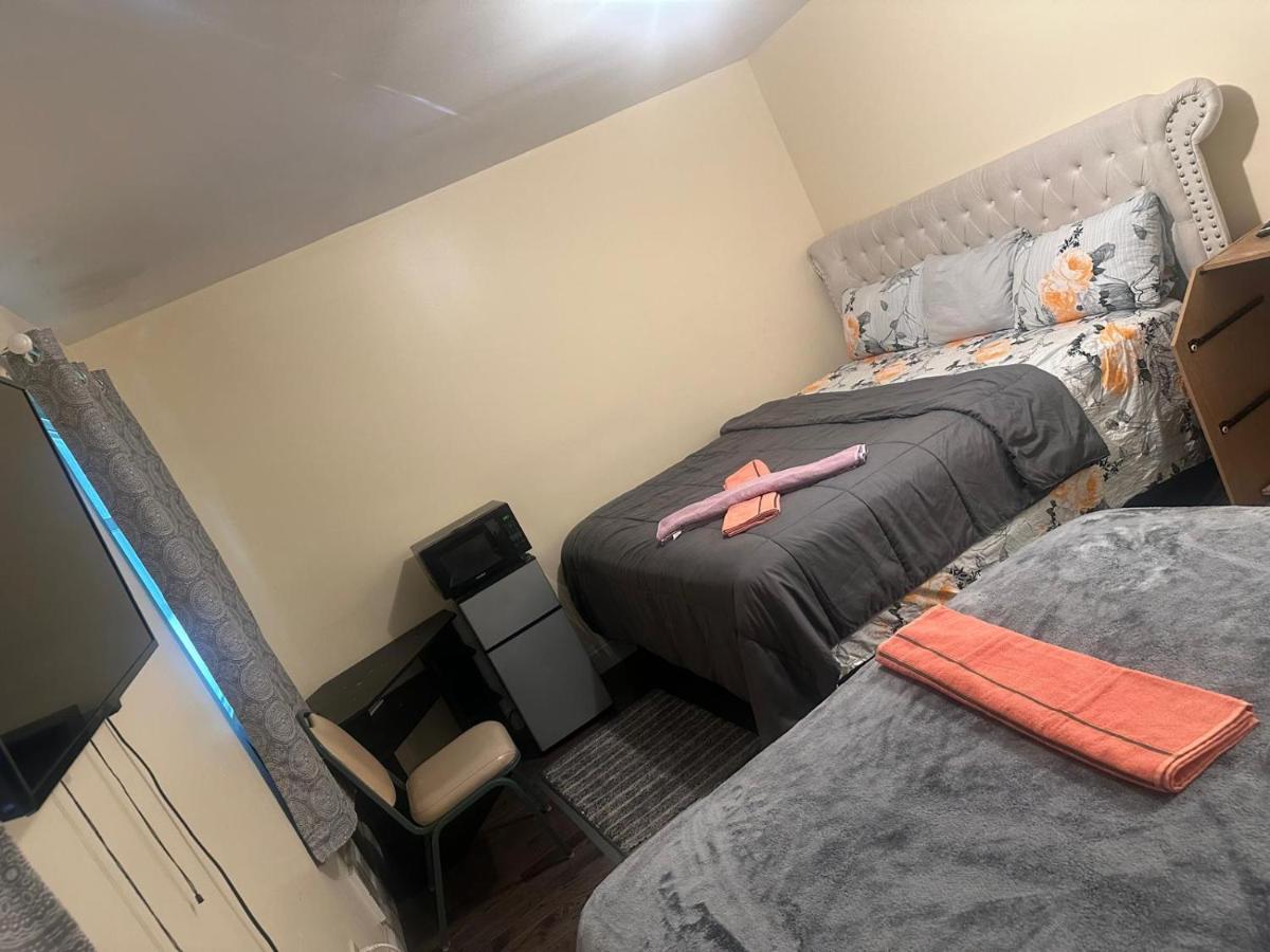 Divine Villa 67 Sherman Ave - Bed and Breakfast Newark