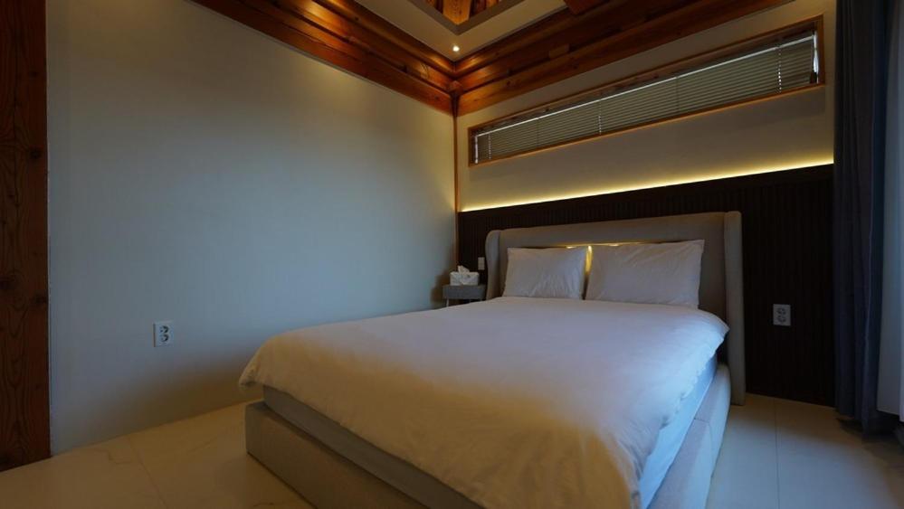 Doppel- oder Zweibettzimmer