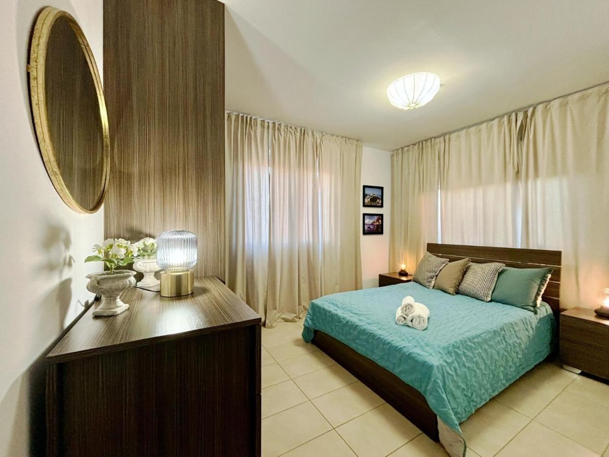 Domino Blue Apartment - B&B Paralímni