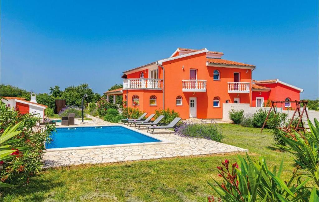 Casa Montiron - pet friendly with pool - B&B Šišan
