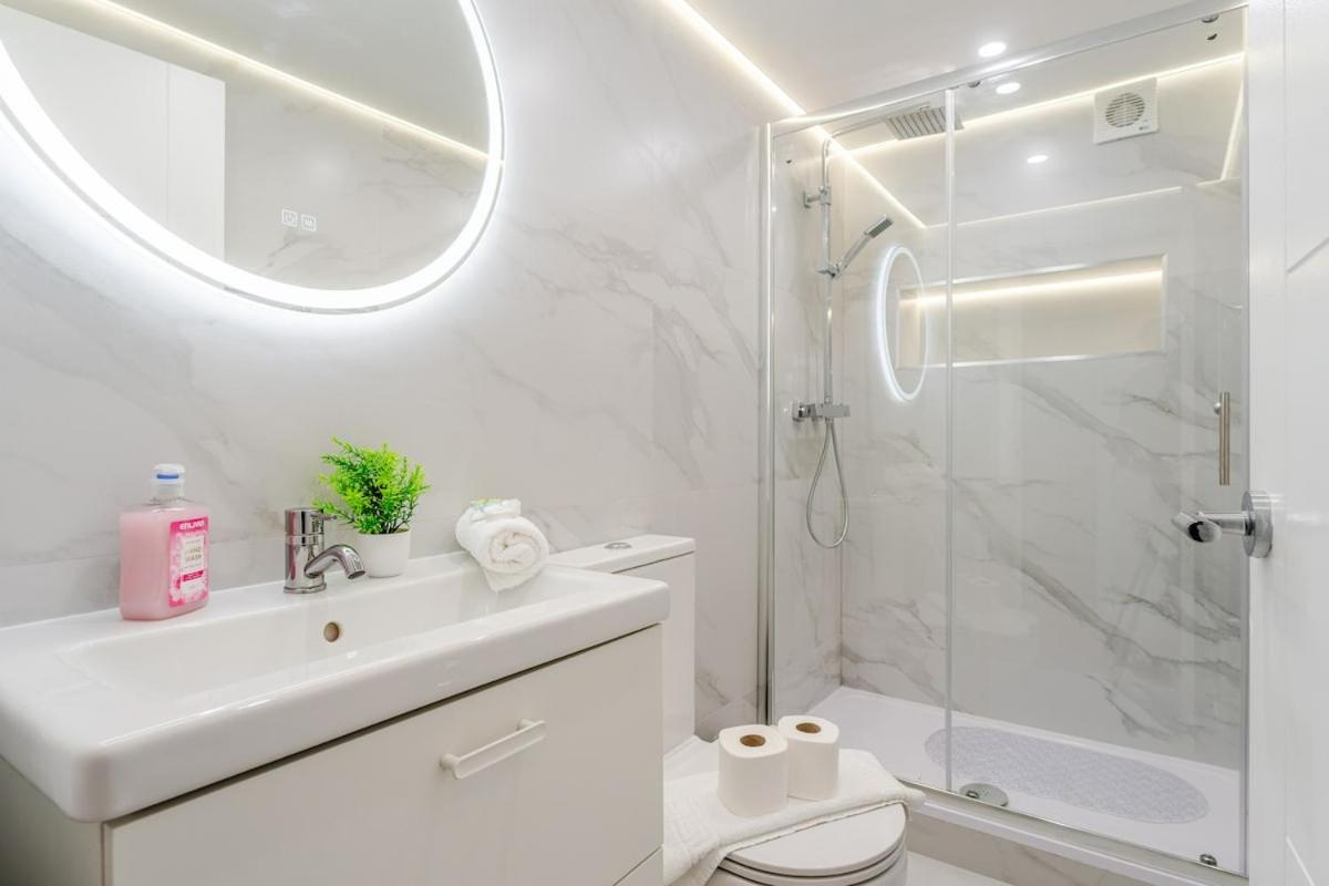 Modern Cathays City Centre 2BR Apartment Sleeps 5 - 1 Double Bed & 3 Single Beds - Ferienwohnung Cardiff