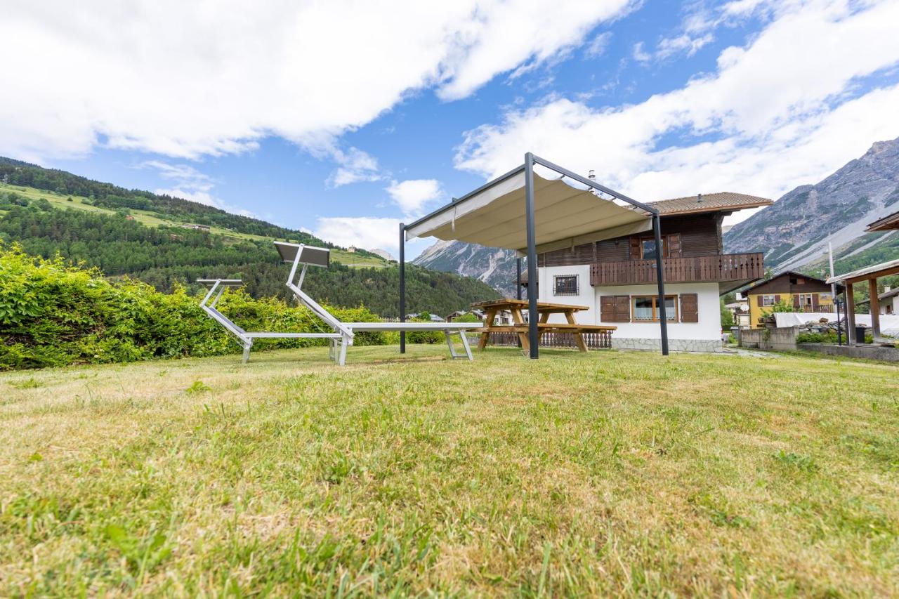 Casa Cesi 2, luminoso bilocale con giardino - Chambres d'hôtes Bormio