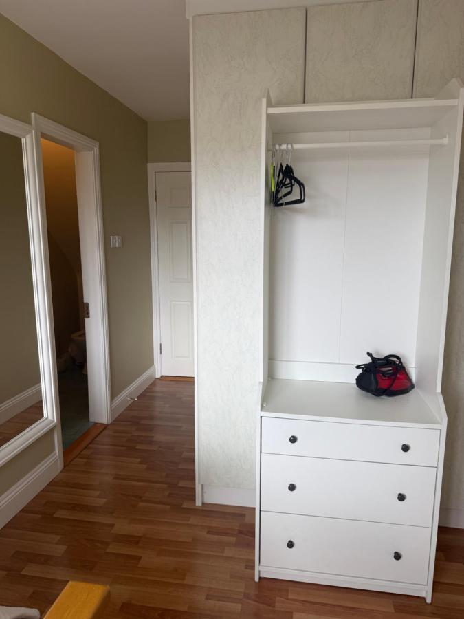 Cosy 1 bedroom apartment near Sea & Barna Woods - Chambres d'hôtes Galway