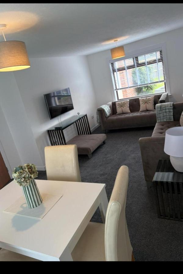 Ayr 2-Bed House Sleeps 4 with Garden & Parking - B&B Ayr