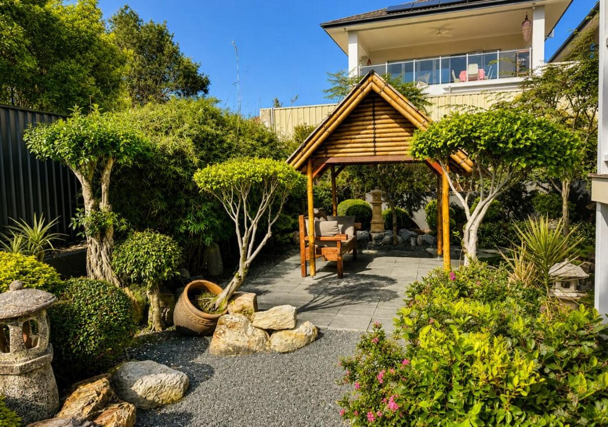 Large Stylish Home near CBD - Sleep 10 - B&B Brisbane