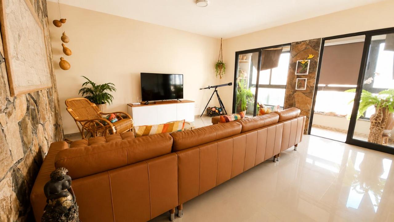 Casa Lena Spacious Apt for 6 Sea View Terrace - Chambres d'hôtes Mindelo