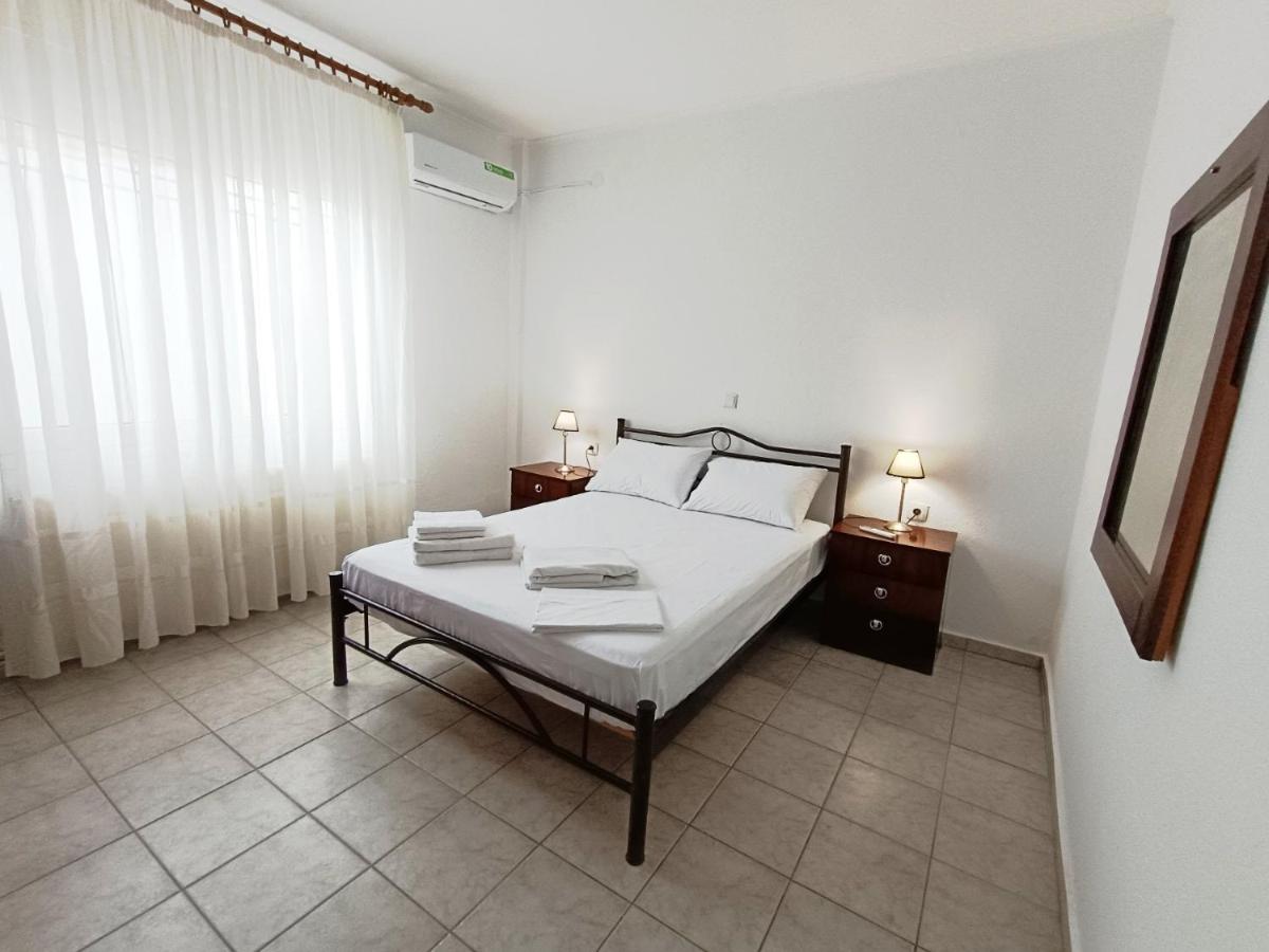 Leonidas Village House - B&B Fanári