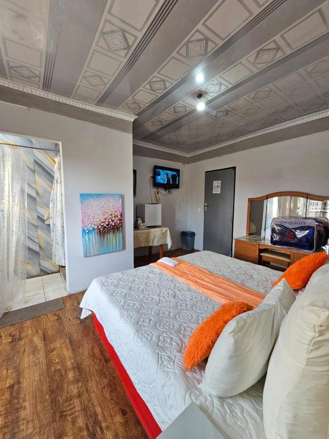 turfloop guest house - Bed and Breakfast Polokwane