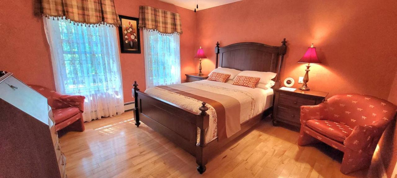 Charlotte Garden Bed and Breakfast - B&B Niagara-on-the-Lake