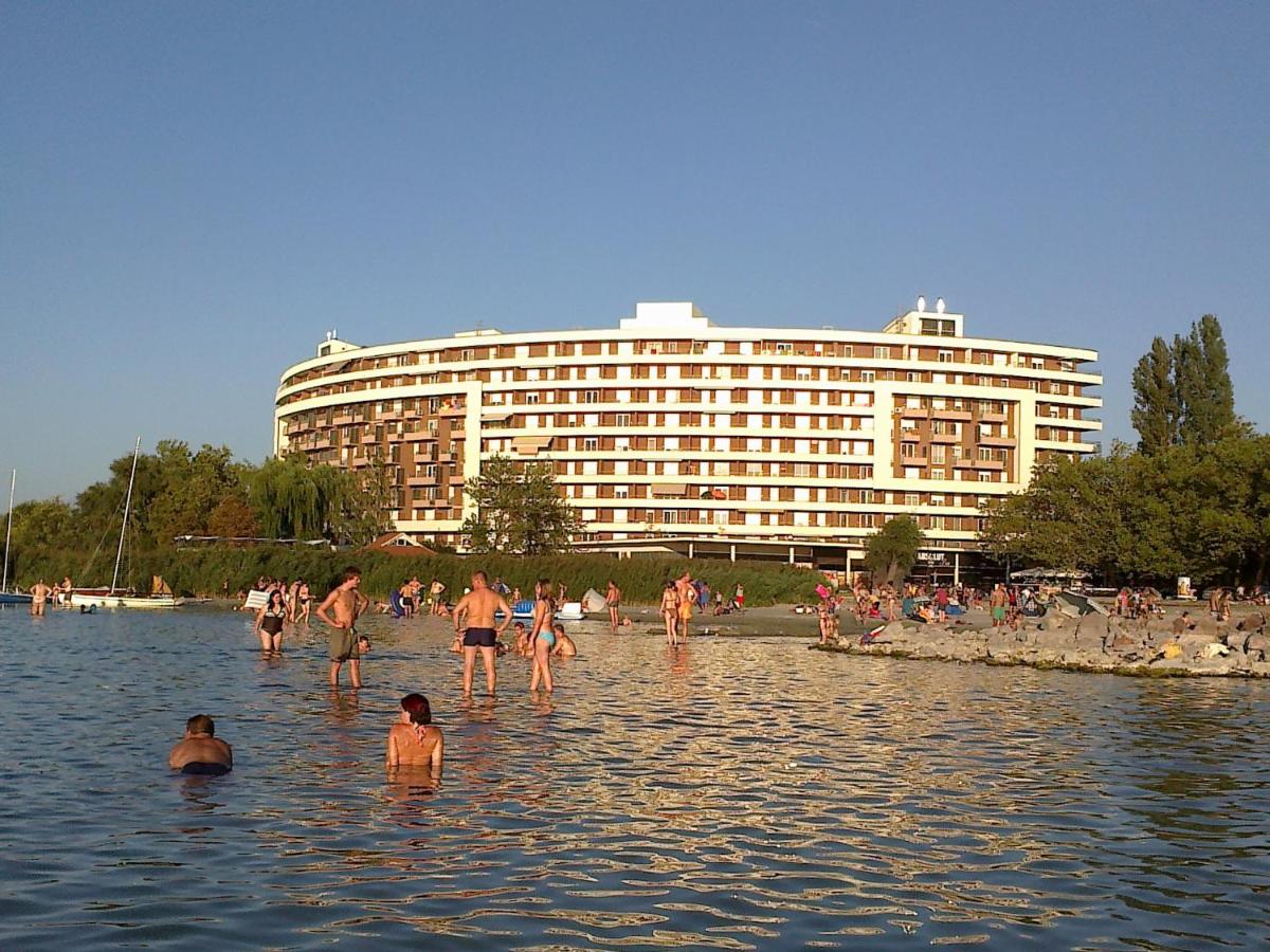 Club 218 Balaton Apartman - Chambres d'hôtes Siófok