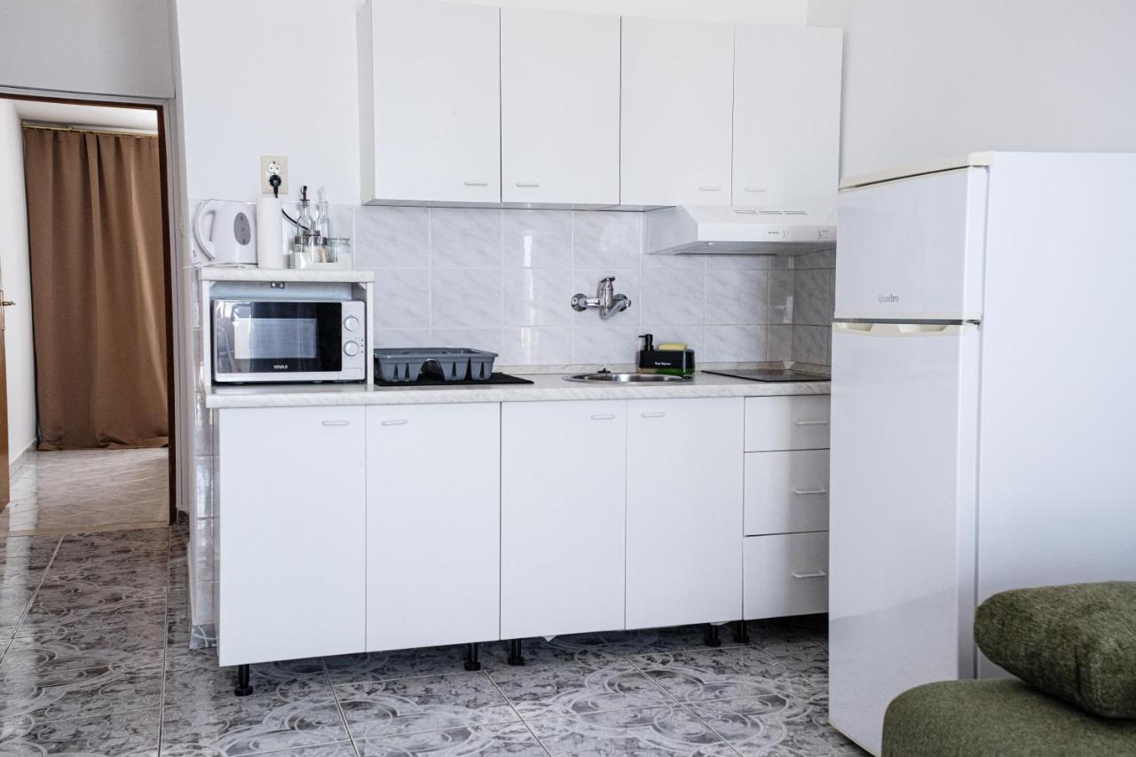 Appartement met 1 slaapkamer, een terras en uitzicht op zee.