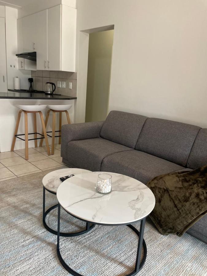 cozy & private 2-bedroom groundfloor apartment - B&B Roodepoort
