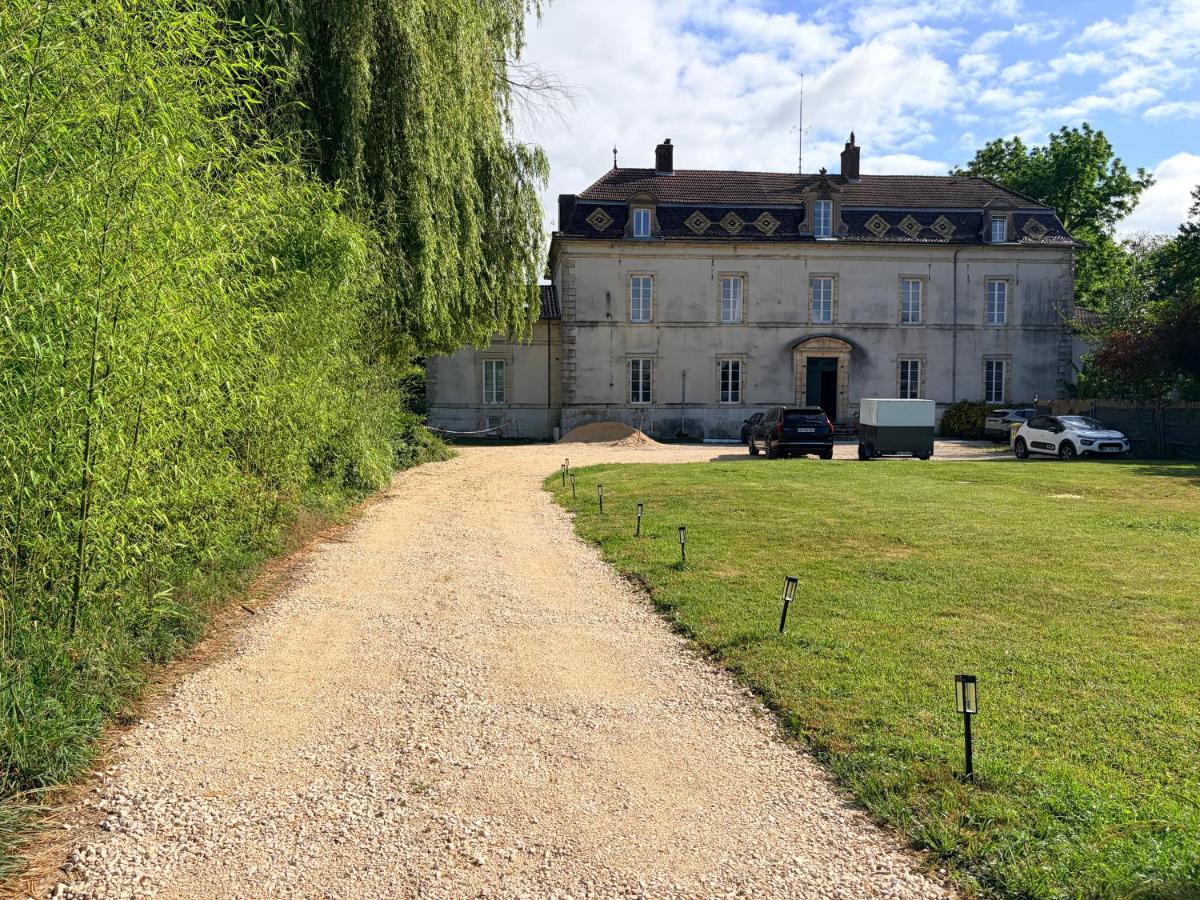 Entire Apartment in an 18th-Century Castle with Private Garden - B&B Marliens