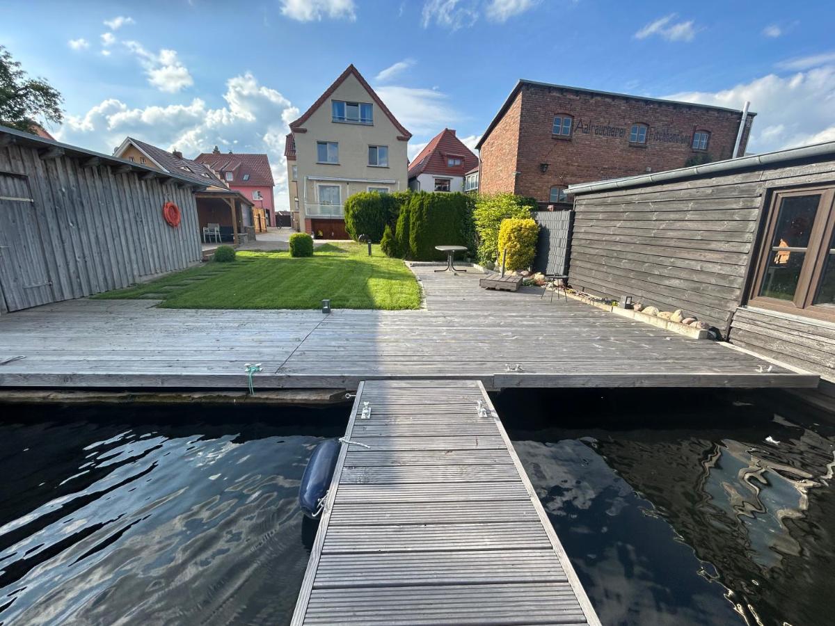Ferienwohnung Insel Malchow mit eigenem Bootsanleger - B&B Malchow