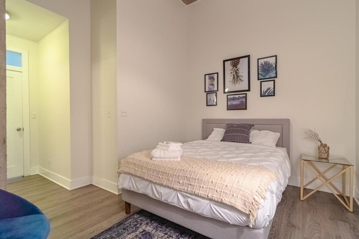 Luxury Cozy 2BR with Optional Parking and Gym Access Near McCormick Place, Lakefront and Soldier Field - Chambres d'hôtes Chicago