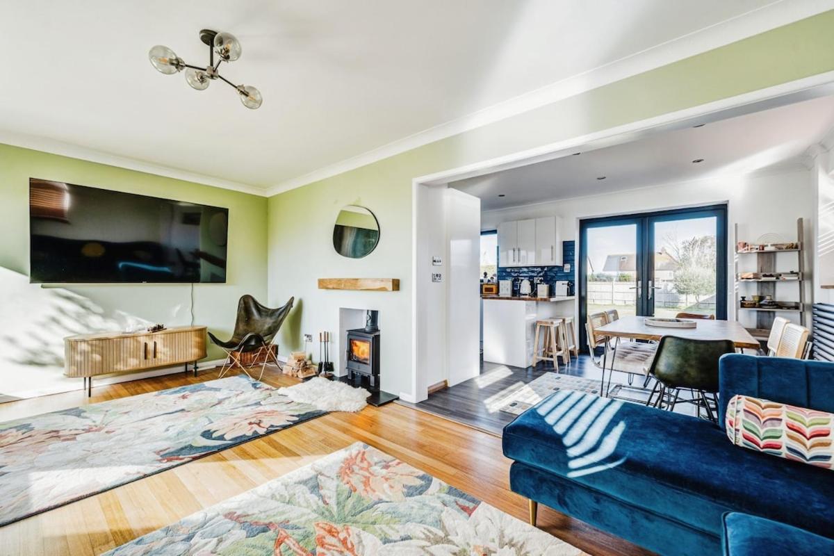 Family detached bungalow by the seaside - B&B East Preston