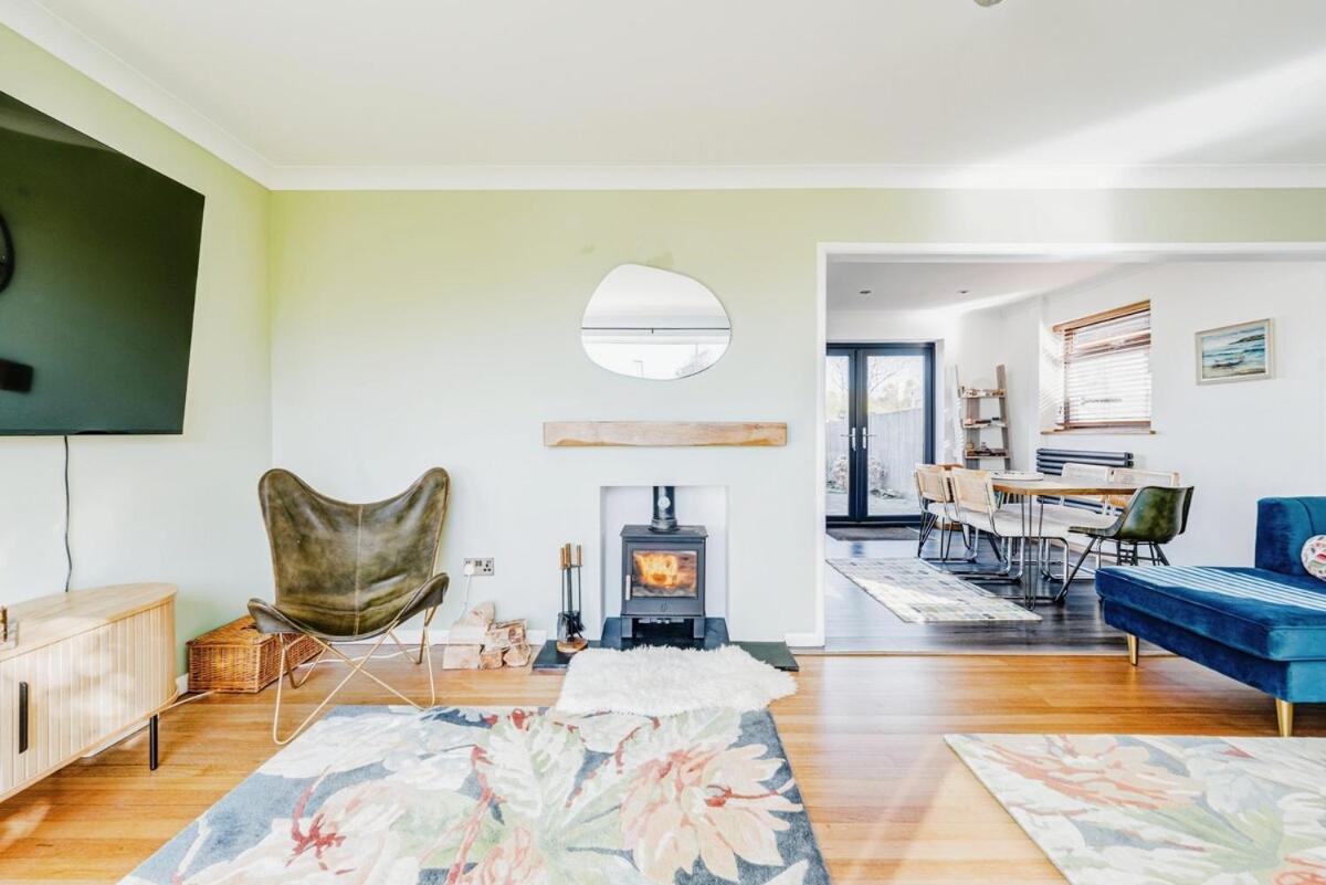 Family detached bungalow by the seaside - B&B East Preston