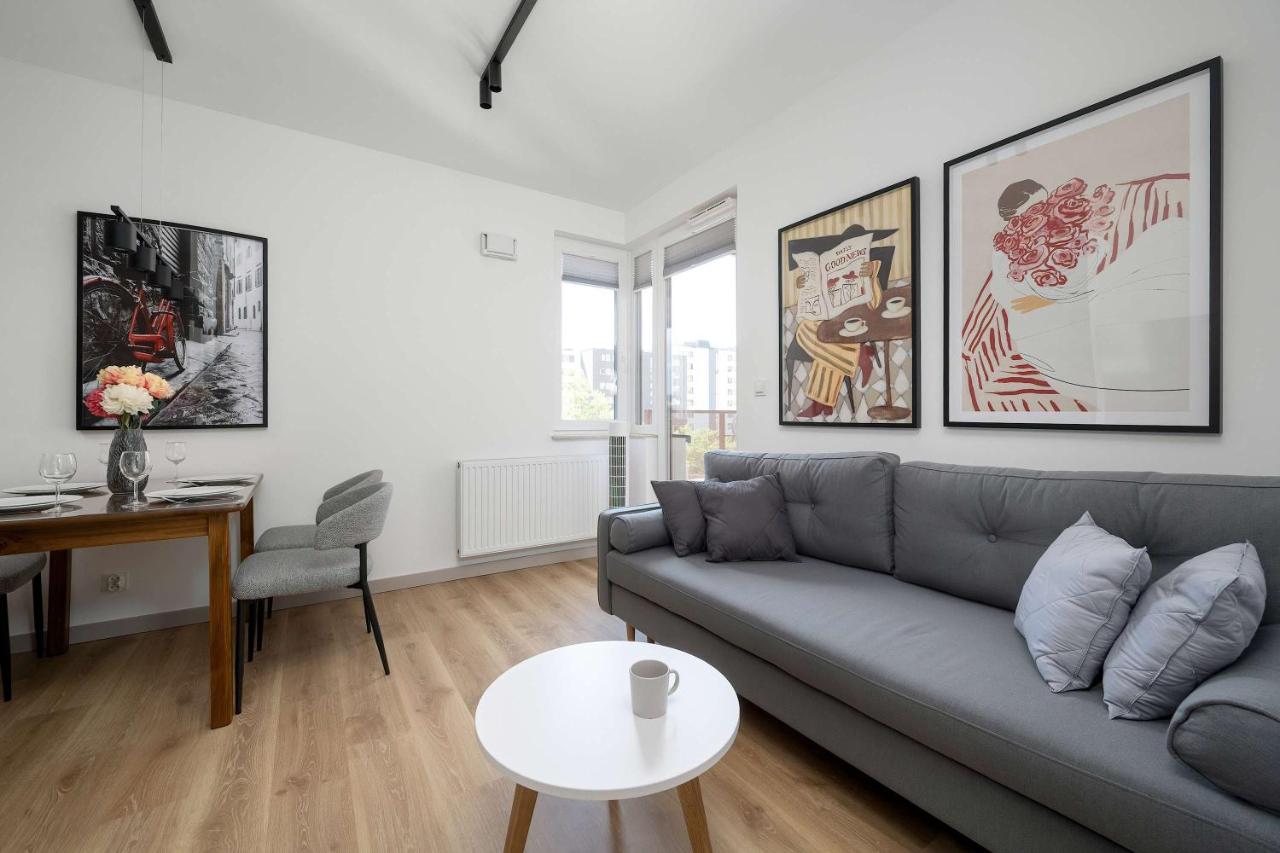 Stylish Apartment with Balcony and Underground Parking by Noclegi Renters - Ferienwohnung Wroclaw