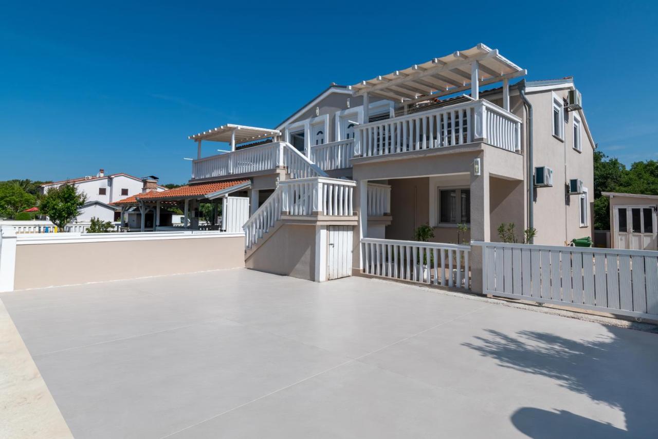 Tena & Ema Apartments - Chambres d'hôtes Ližnjan