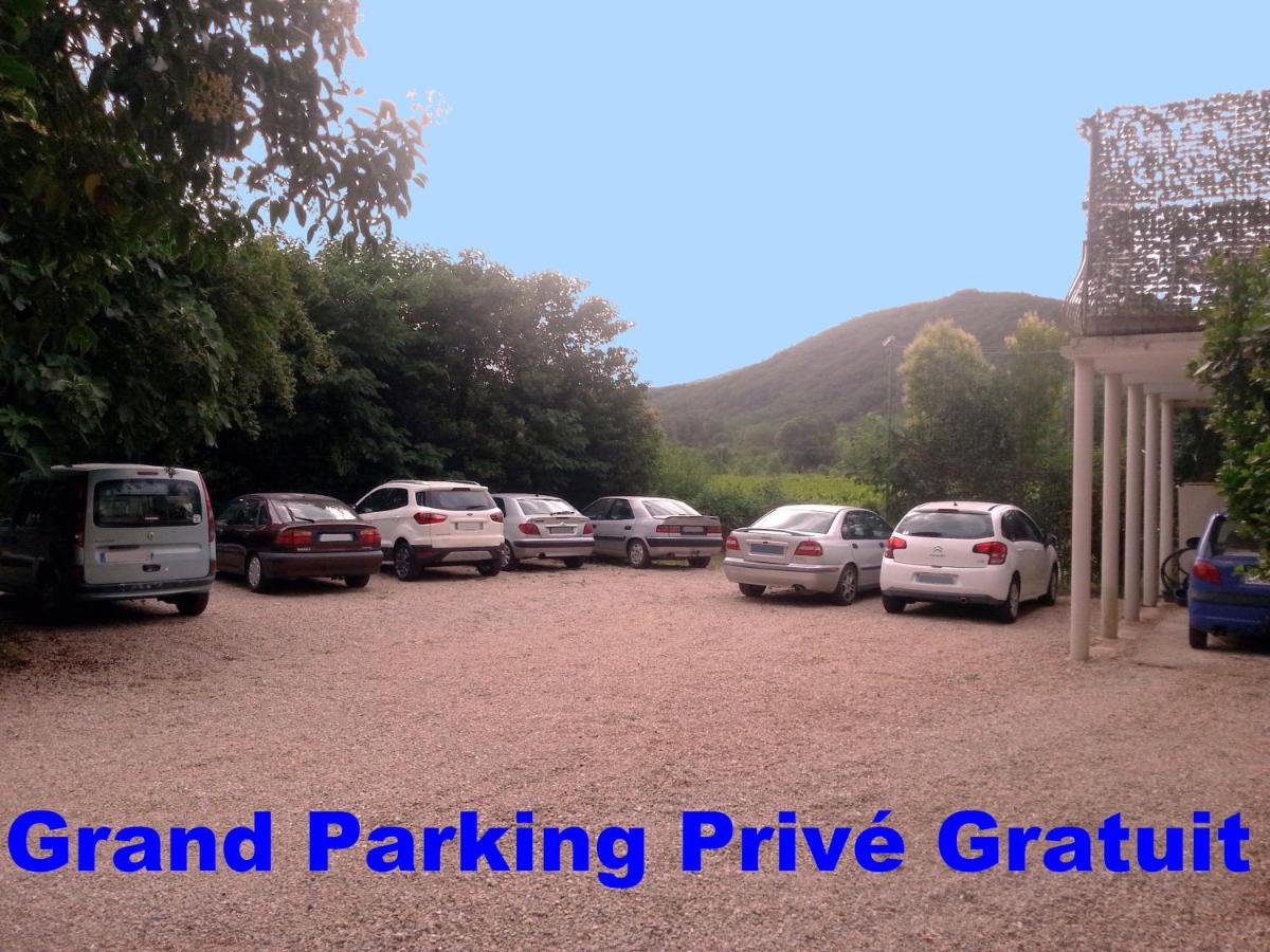 Villa Les Martinets-Parking Privé-Piscine-Jacuzzi-Chambres Climatisées - Chambres d'hôtes Le Poujol-sur-Orb