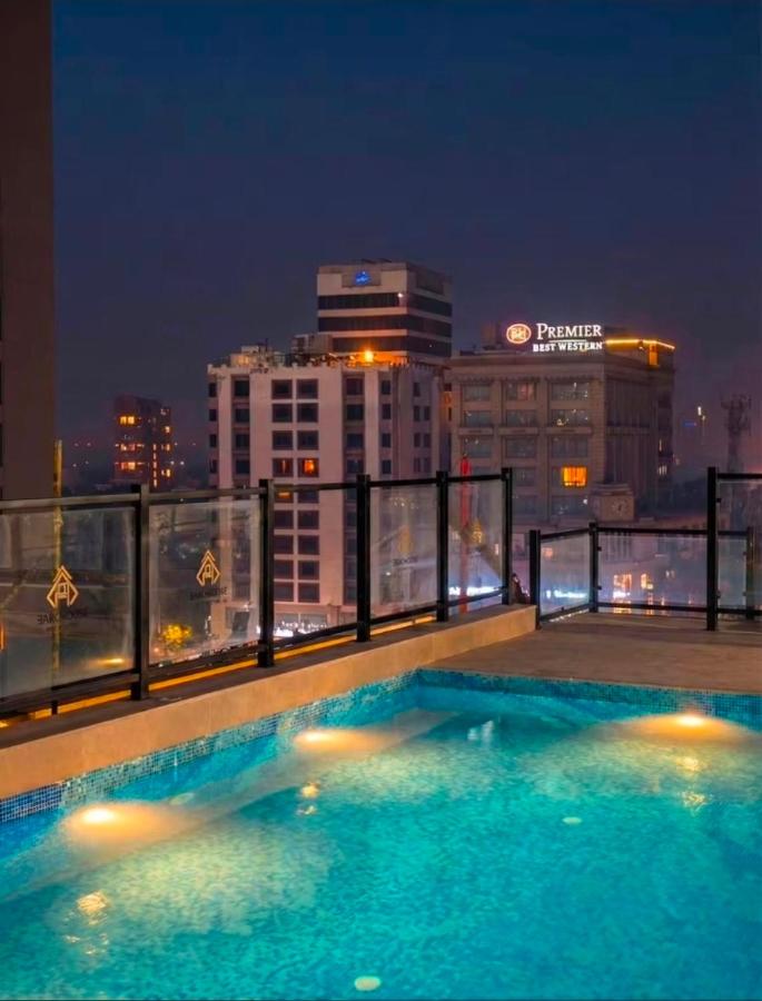 Onyx, 1BR, Gulberg Center, Parkhouse, Self-Checkin, Pool - Chambres d'hôtes Lahore