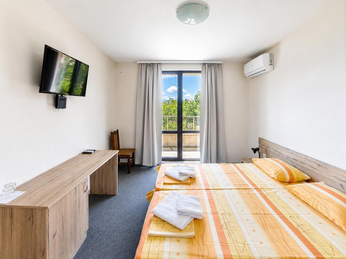 Къща за гости Делфин - B&B Kraymorie