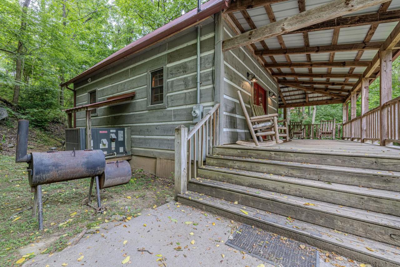 Cabin Near Cades Cove with Hot Tub & Arcade - Chambres d'hôtes Townsend