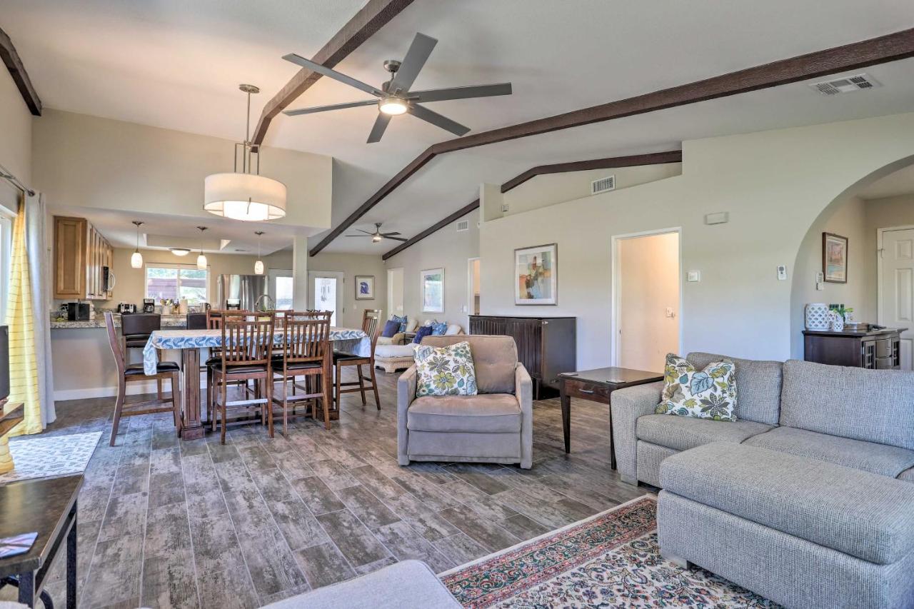 Luxurious Oasis with Hot Tub, Near Golf and Coachella! - Ferienwohnung La Quinta