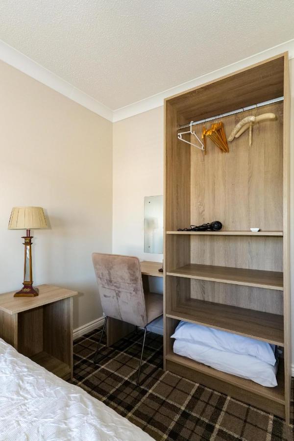 Standard Zimmer mit Kingsize-Bett