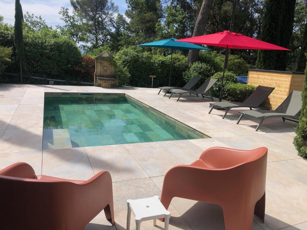 Au calme dans la campagne Aixoise, entouré de cyprès - B&B Aix-en-Provence