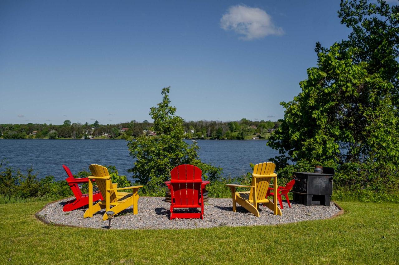 Hay Bay Hytte - Waterfront Cottage - Bed and Breakfast Deseronto