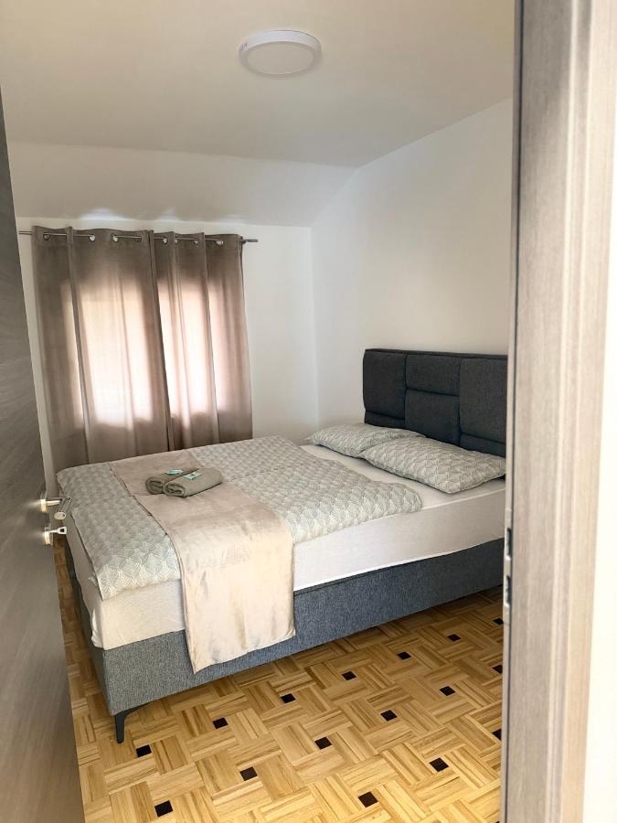Apartma Viković II - Bed and Breakfast Njiverce