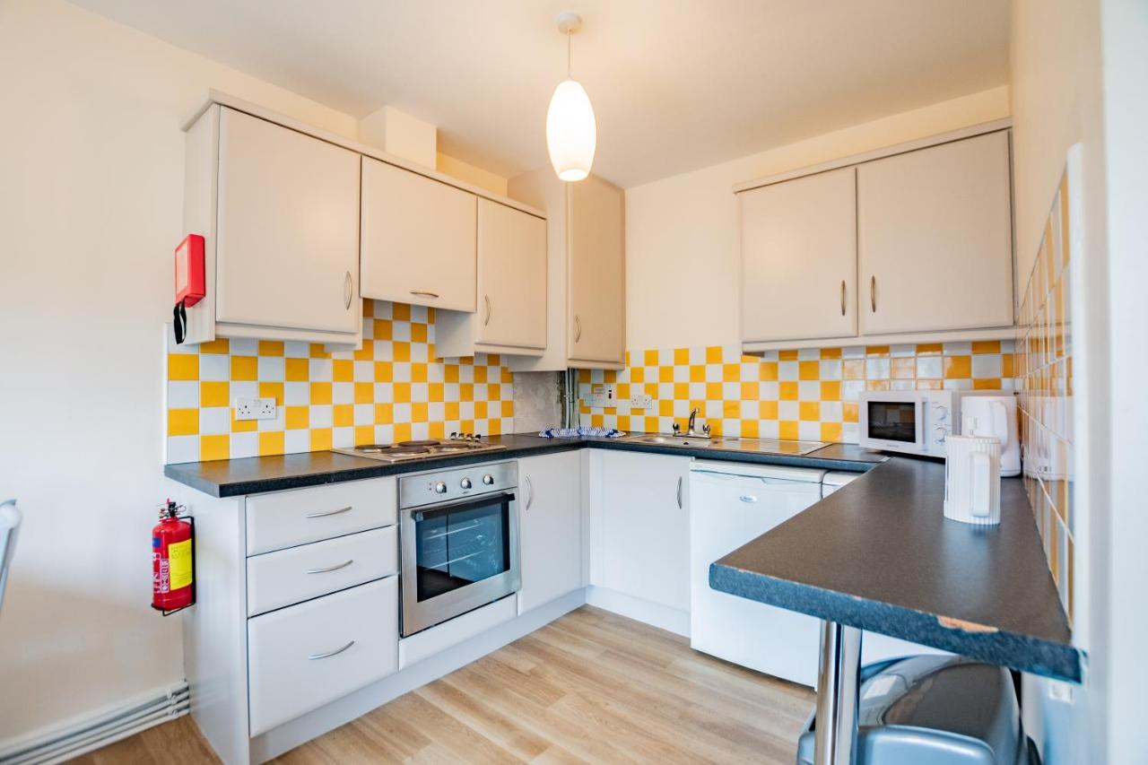 Large 4 Bed Limerick Apt - Near Shops & Campus - Ferienwohnung Limerick