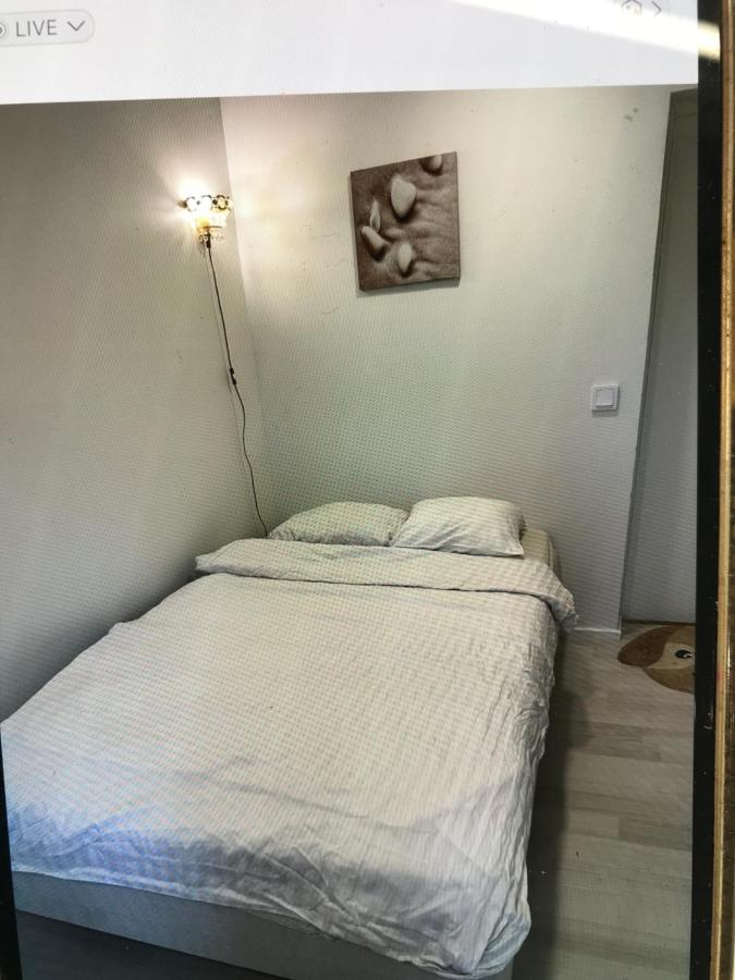 Wooden house apartment 1 km from river - B&B Turku
