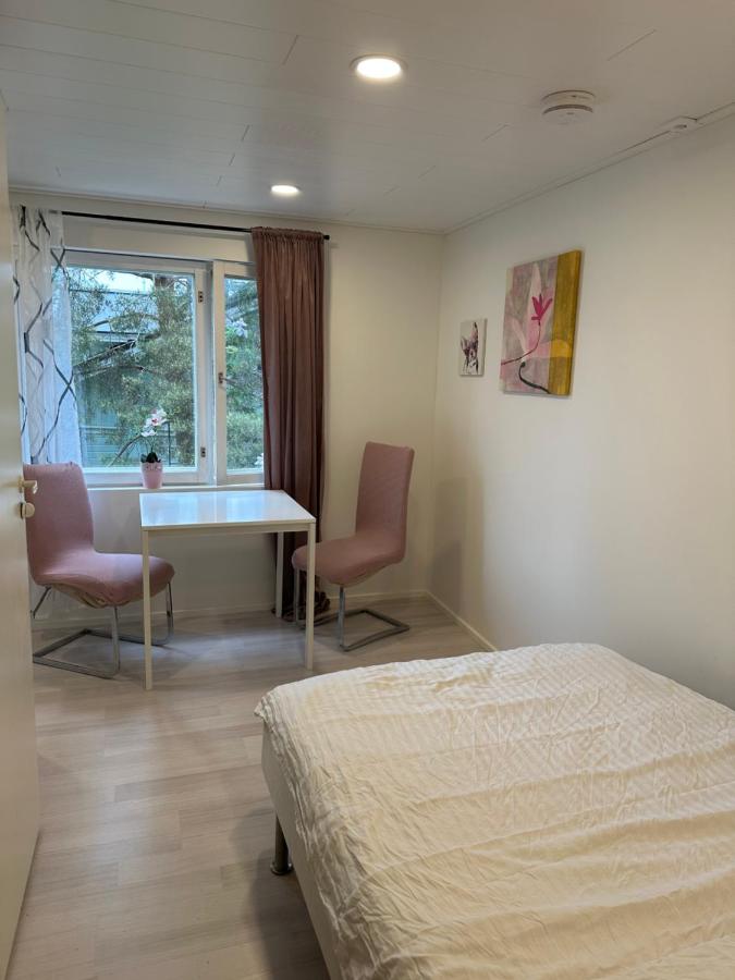 Wooden house apartment 1 km from river - B&B Turku