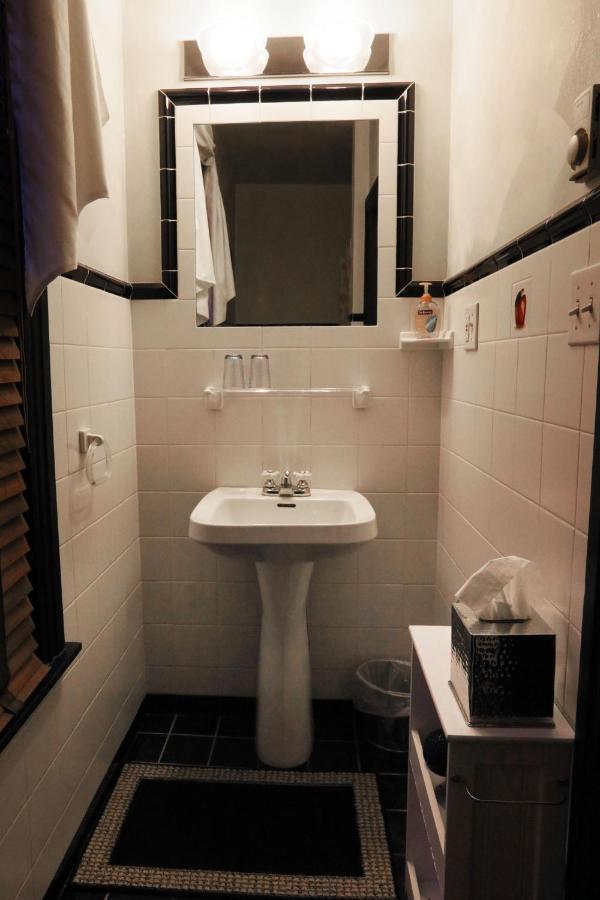Deluxe Queen Suite