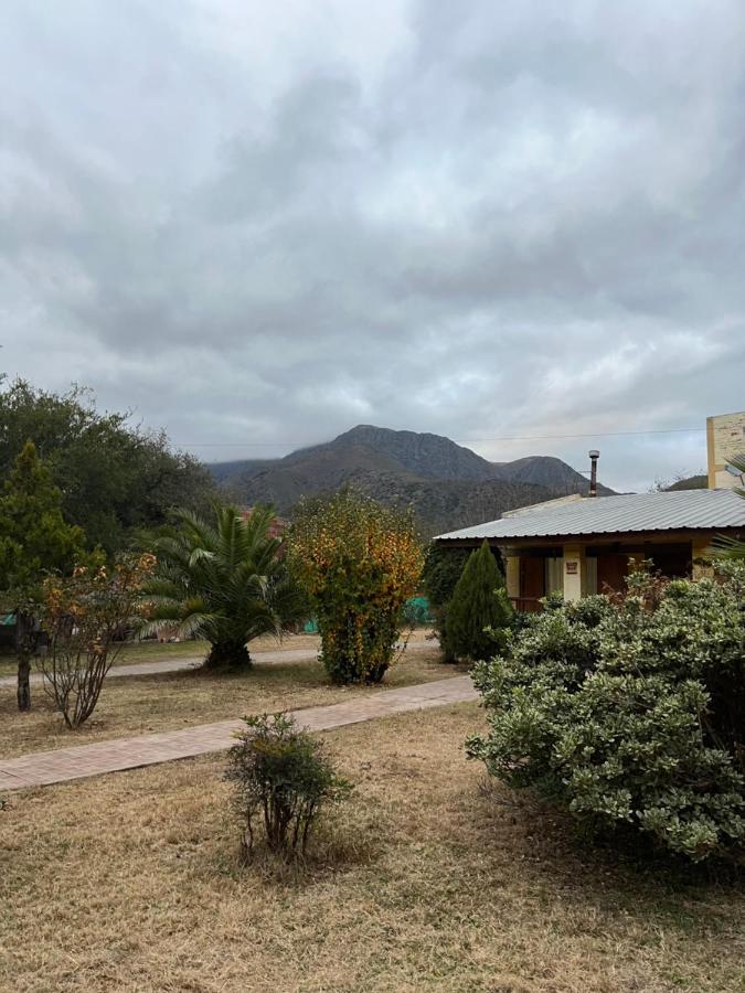 Cabañas Los Chañares - B&B Capilla del Monte