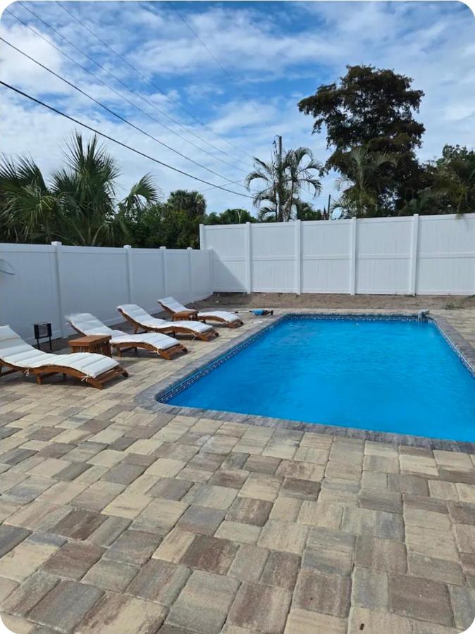 Vacation Home with Pool - Chambres d'hôtes Bradenton
