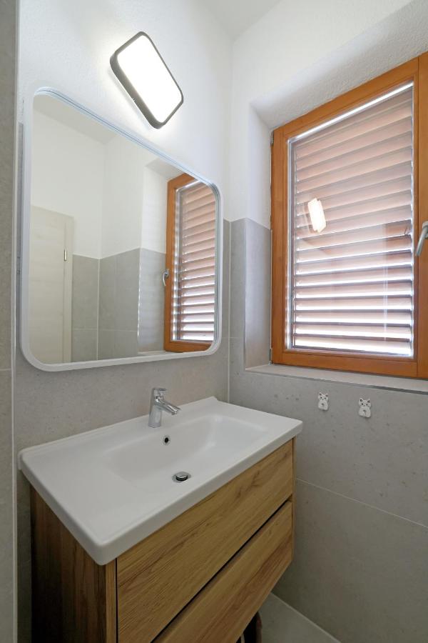 Appartamento con 1 Camera da Letto, Terrazza e Vista Mare